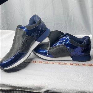 Simply Vera Wang zip tennis shoes